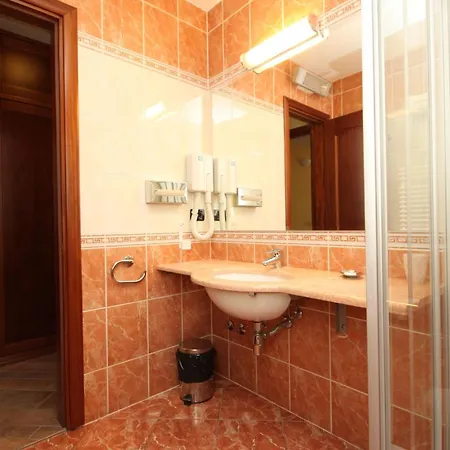 Seaside With A Swimming Pool - 7561 Trogir