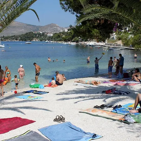 Apartment Seaside With A Swimming Pool - 7561