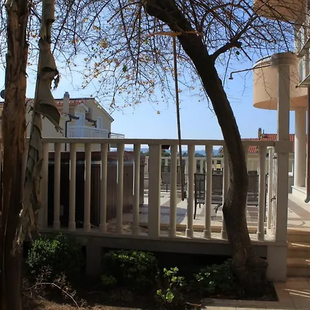 Apartment Seaside With A Swimming Pool - 7561