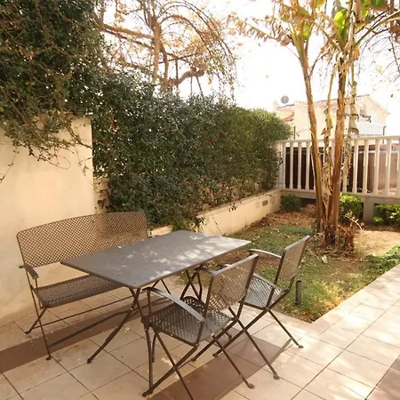 Apartment Seaside With A Swimming Pool - 7561 Trogir