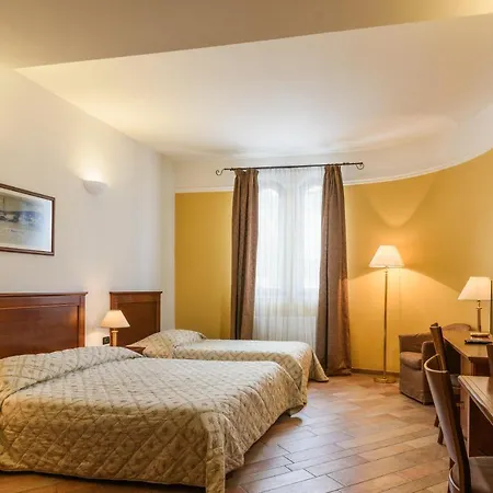 Apartment Seaside With A Swimming Pool - 7561